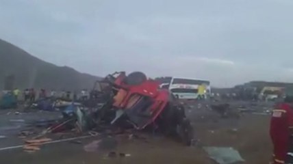 Un accident entre bus fait 37 morts et 70 blessés au Pérou