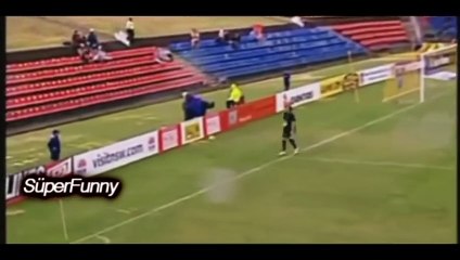 FUNNY VIDEOS- FUNNY FOOTBALL MOMENTS