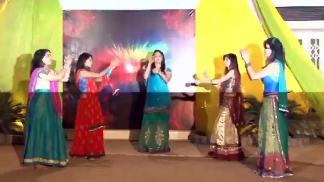 Mehndi Night Desi Girls BEST Dance - Mehndi Hy Rachne Wali