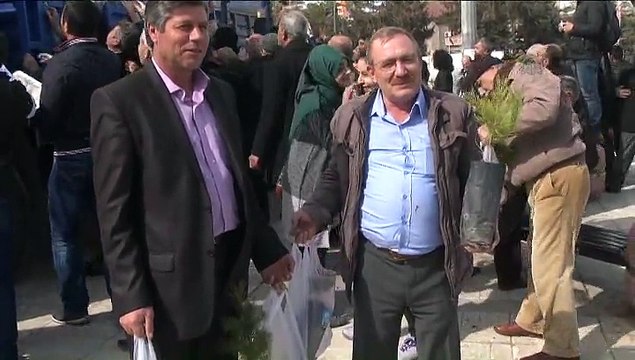 Ücretsiz dağıtılan 5 bin fidan 30 dakikada tükendi - ERZİNCAN