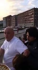 El papa Francisco se detuvo a comer pizza en plena visita a Napoles