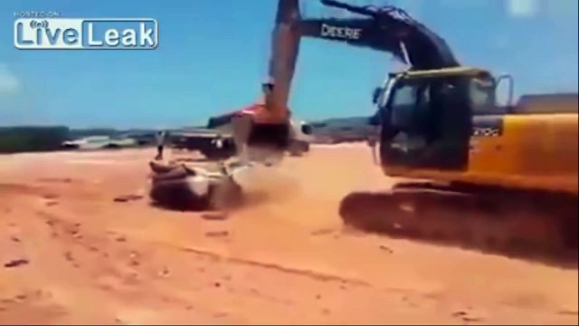 Sudanese Worker Destroys Sponsor's Car Due To Salary Delay