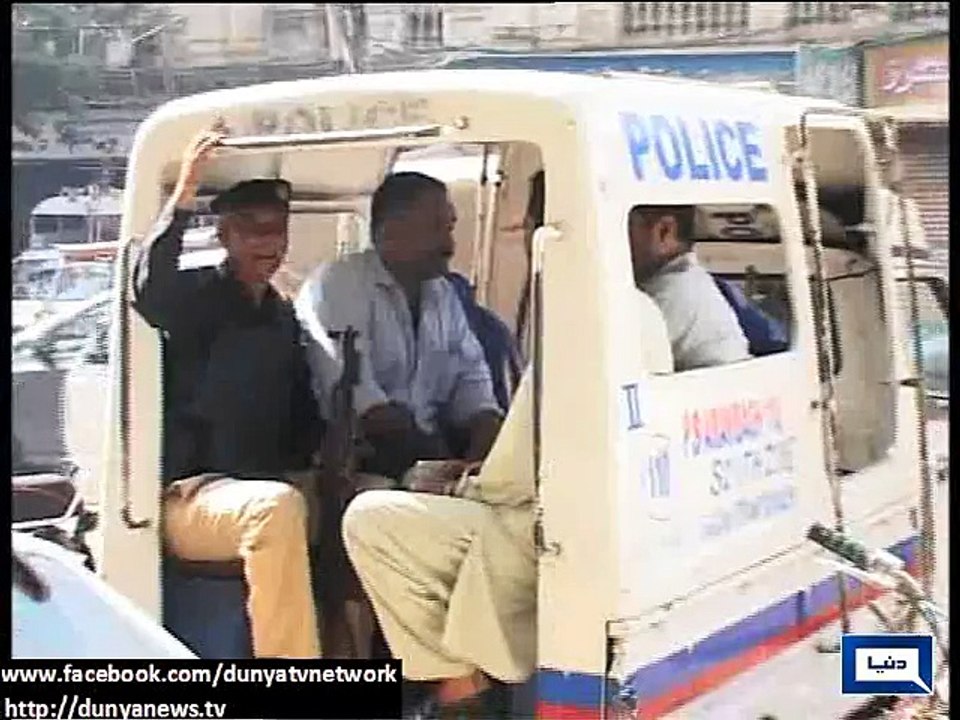 Dunya News - Karachi: Shopkeepers protest against extortion