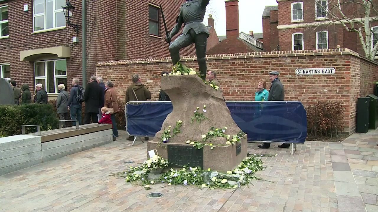 Richard III.: Briten nehmen Abschied von 'Parkplatz-König'