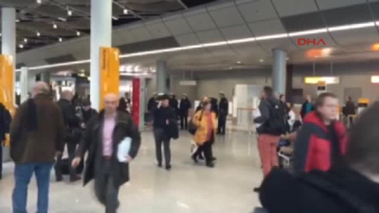 Dha Dış Haber - Düsseldorf Havalimanı'nda Ailelerin Bekleyişi Sürdürüyor Ek Aktüel