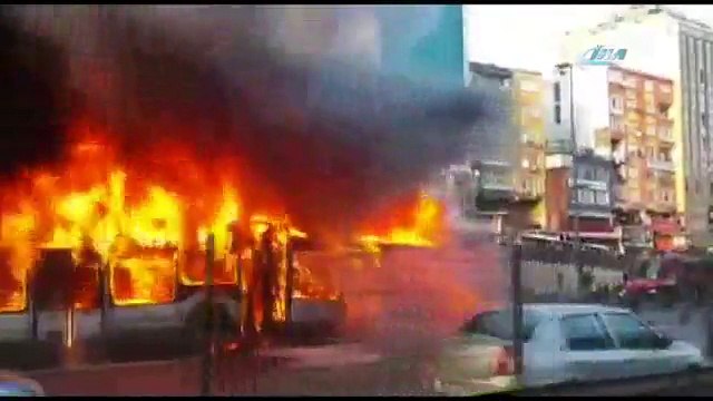 Metrobüs alev alev yandı
