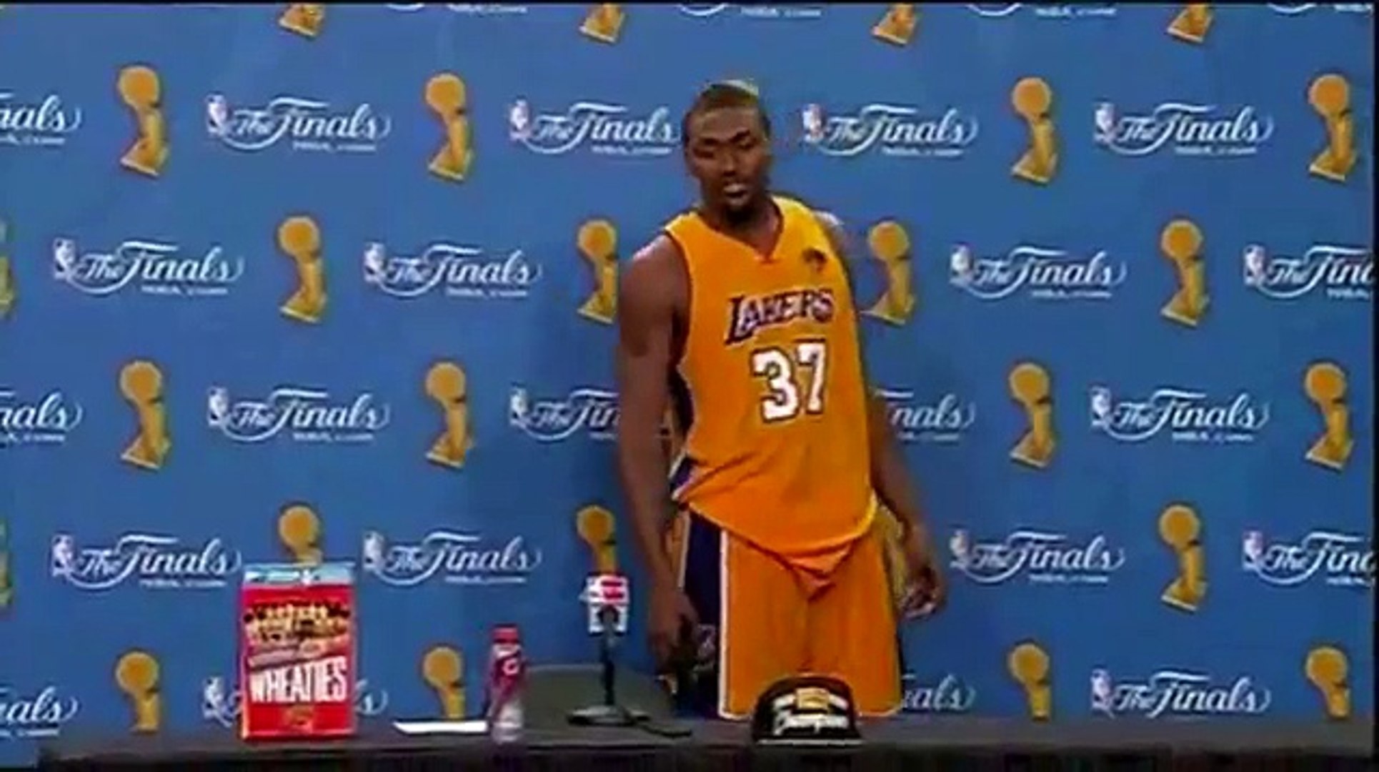 Metta World Peace (Ron Artest) Ejected After Hard Elbow Shot To James  Harden 