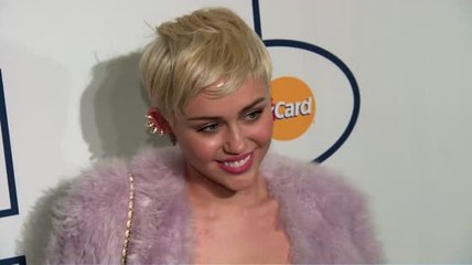 Celebridades quienes se han pintado el pelo rubio platino