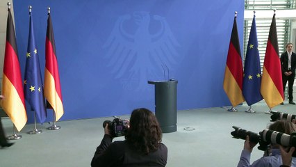 Angela Merkel lamenta queda de avião na França