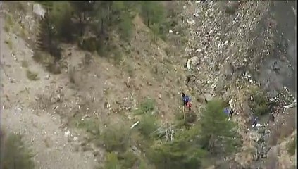 VIDEO FRANCETV. Crash dans les Alpes : les premières images des débris