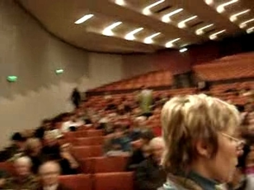 Ambiance à la venue de Caroline Fourest