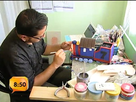 Artesano costarricense hace réplica de trencito de Teletica