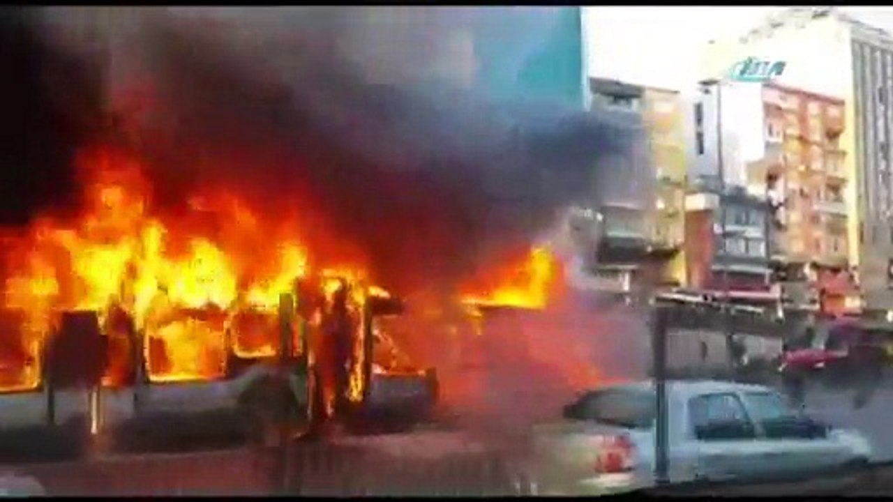 İstanbul’da faciadan dönüldü! Metrobüs yangını kamerada