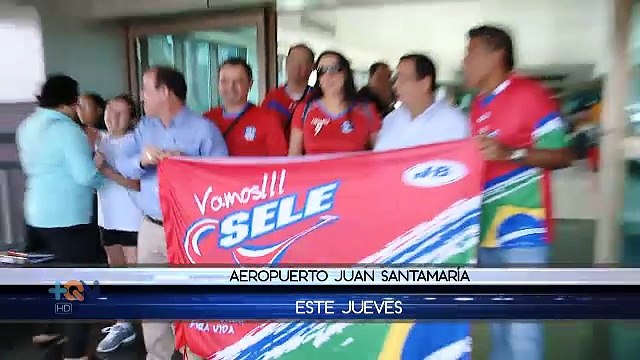 Ticos calentaron ambiente mundialista en el aeropuerto