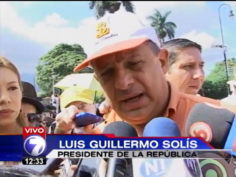 Presidente Solís llamó a las niñas a levantar la voz ante la violencia