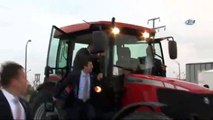 Davutoğlu traktör kullandı