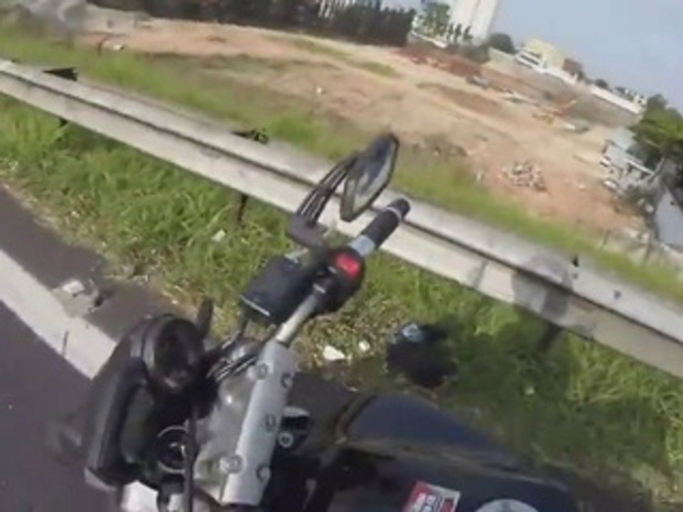 Ces motards sauvent un chien d'une mort certaine ! Chapeau les gars !