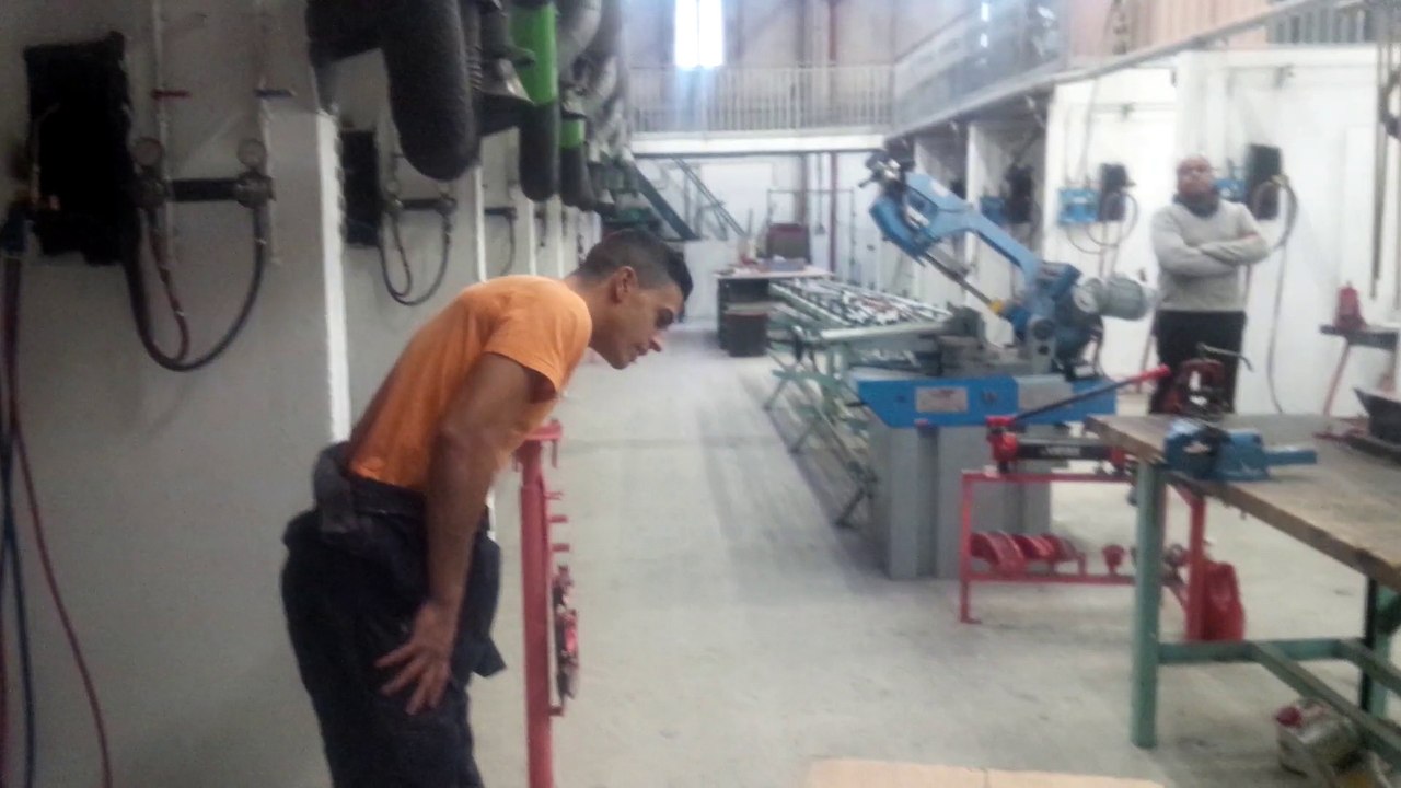 Partie 1-mauvaise maniere de porter une charge lourde
