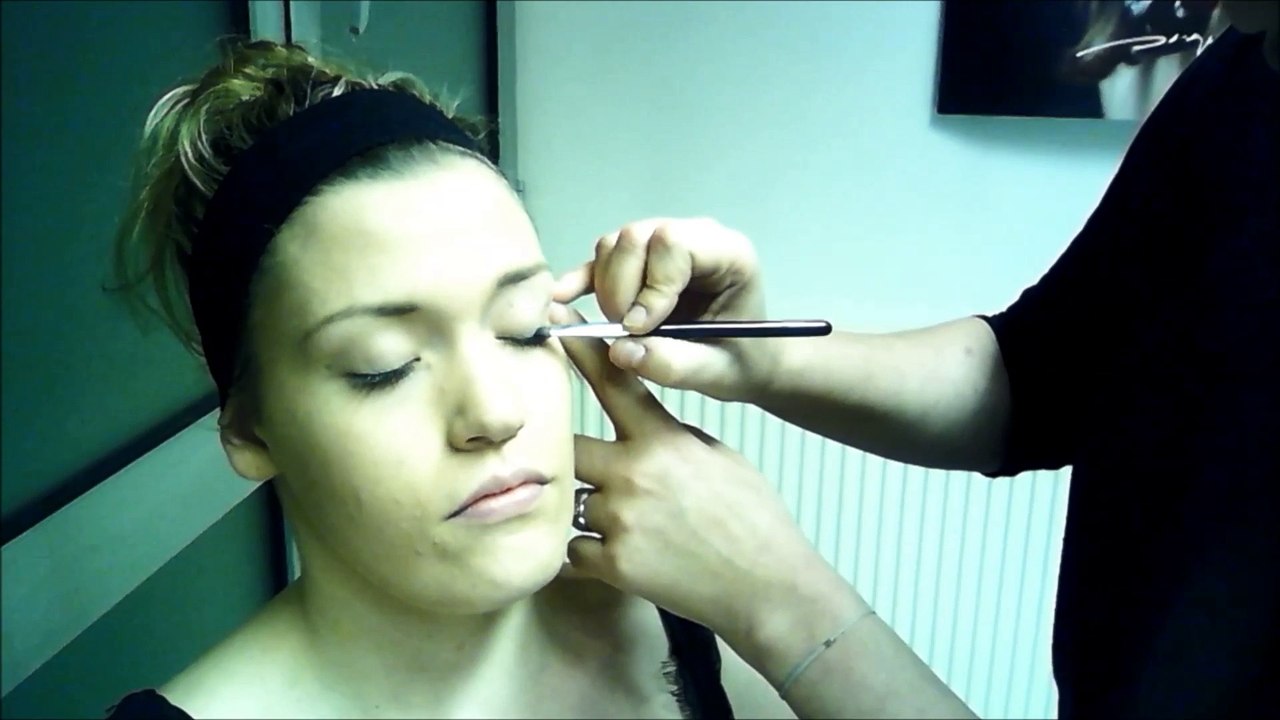 Réalisation d'un maquillage flash