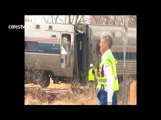 Impactante choque entre un tren y un camión en EEUU