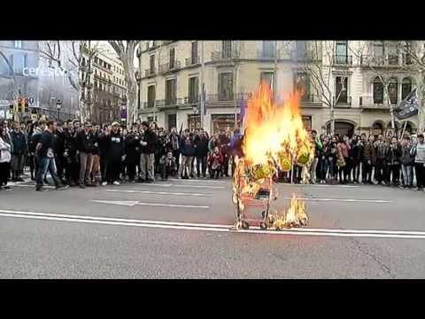Tensión entre los estudiantes por un grupo de violentos infiltrados en la protesta de Sol