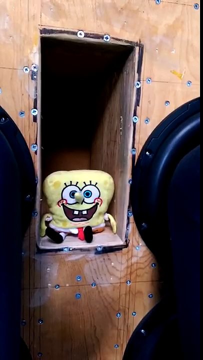 bob l'eponge dans un caisson de basse