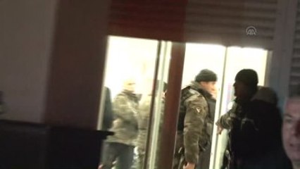 Banka Çalışanlarını Rehin Alan Kişi Teslim Oldu, Rehineler Tahliye Edildi