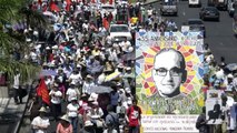 Salvadoreños marchan por monseñor Romero