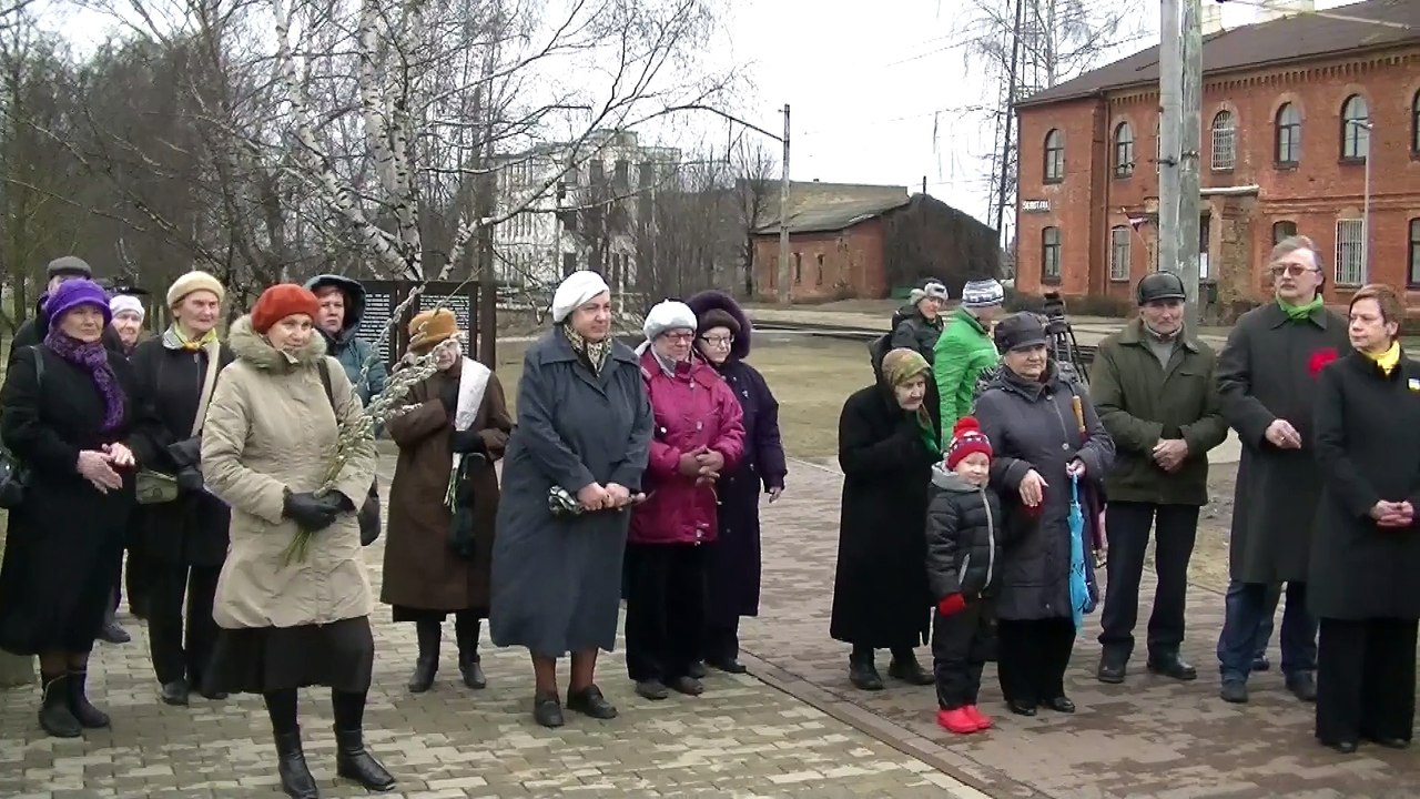 Латвия Рига Шкиротава 25 марта  2014 день памяти репрессий
