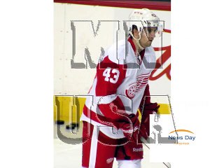 Red Wings F Darren Helm's baby daughter delivered in car