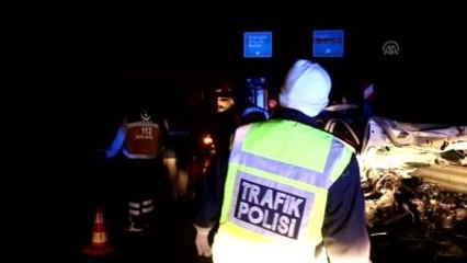 Otomobil Önce Bariyerlere Ardından Başka Bir Otomobile Çarptı: 1 Ölü, 1 Yaralı