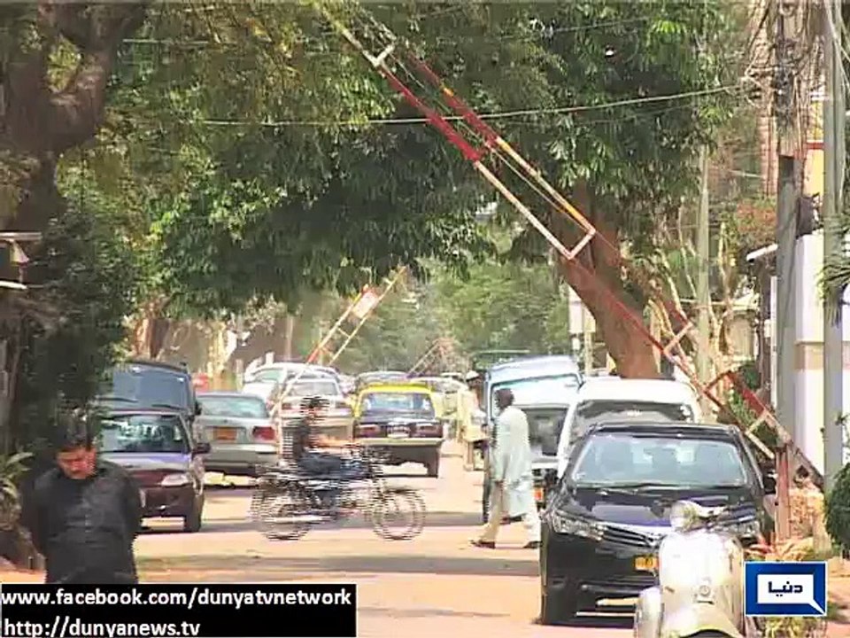 Dunya News - Karachi: Rangers removes barriers in front of Musharraf's residence