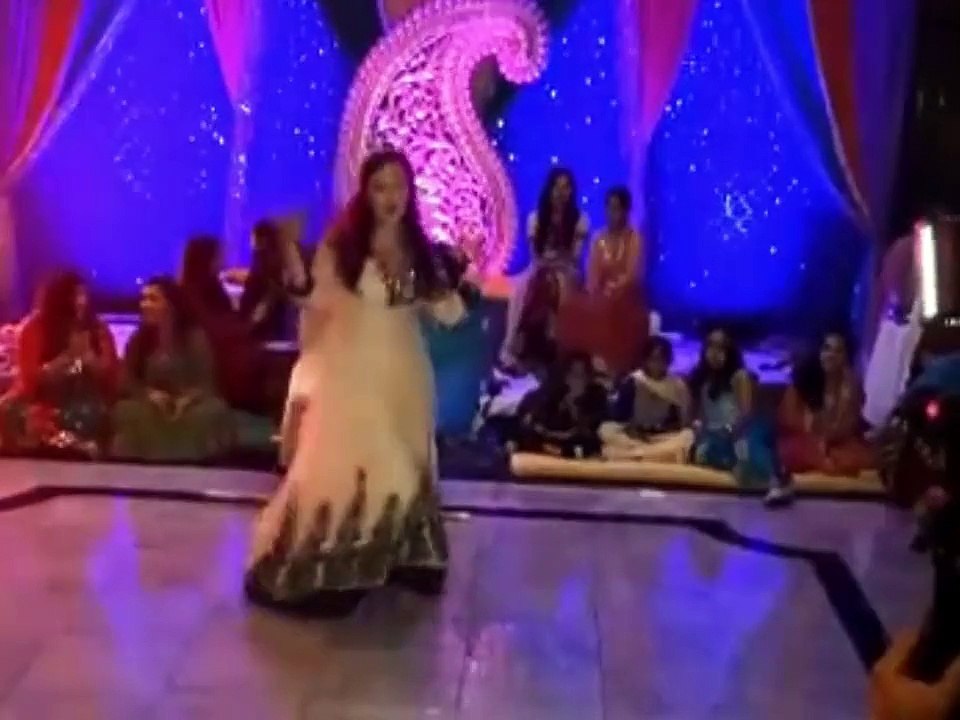 Indian Wedding Mehndi Dance By YOUNG FATY Cute Girl
