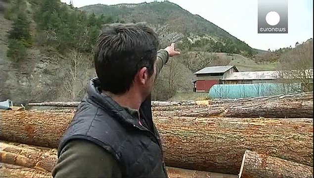 شهود عيان يتحدثون عما رأوه وسمعوه عن تحطم الطائرة