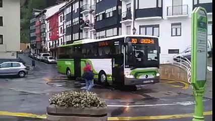 Böyle otobüs durağı görmediniz