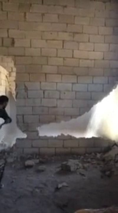 Destroy a Wall : FAIL! Dumb Man Knocks Down