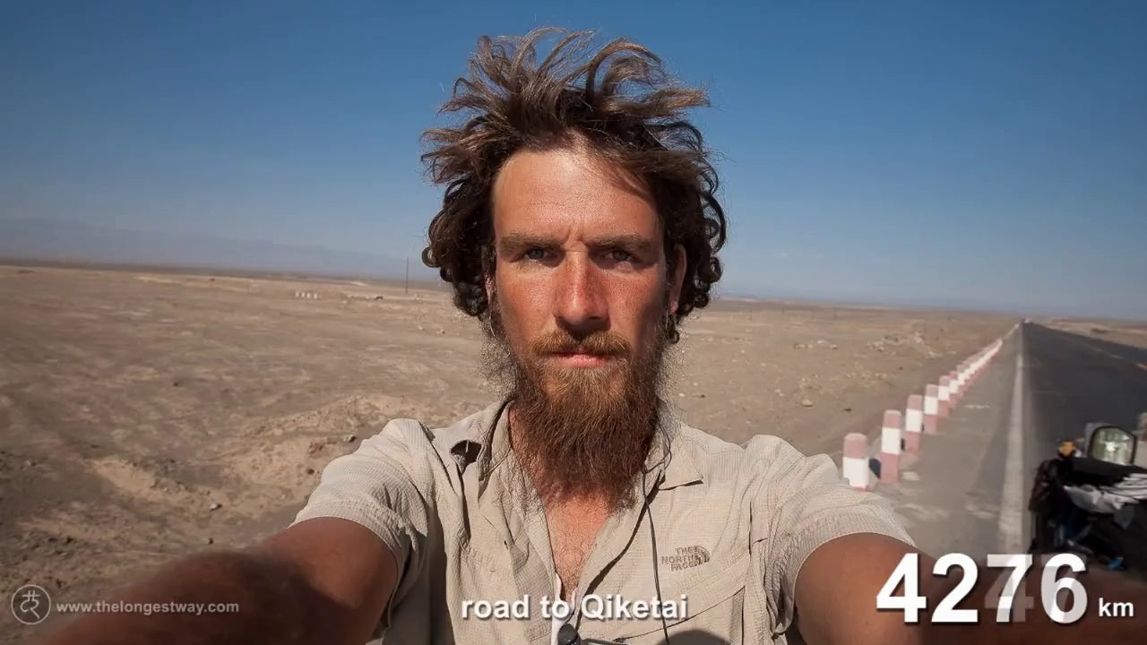 Time lapse of a man who walked over 4500km from Beijing through the Gobi Desert.