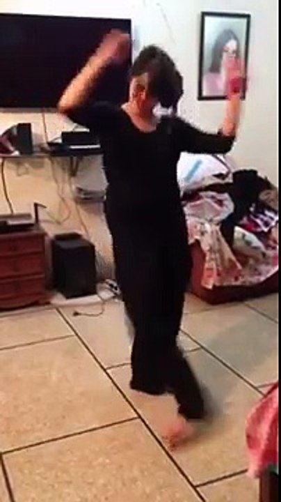 Hot Girl Dancing On Chitiya Kaliya Way Full HD MUJRA 2015