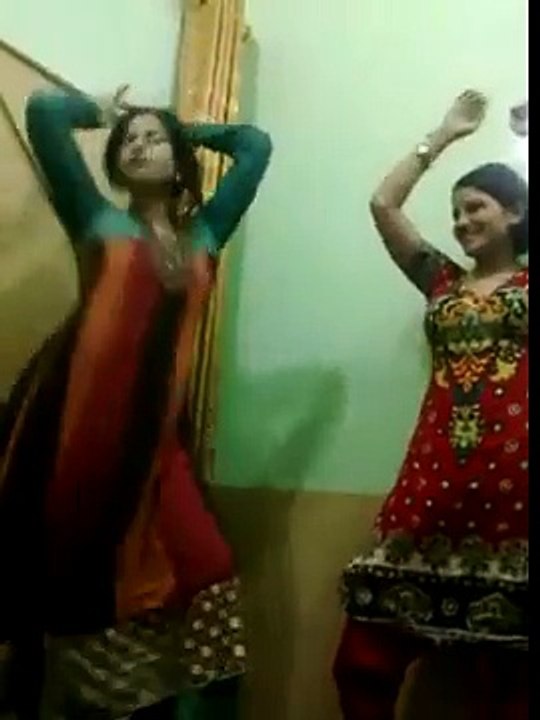Hot Girls Dancing New Style MUJRA At home