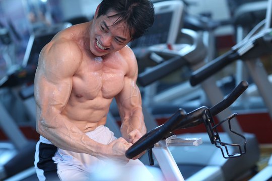 Thể Hình Tăng Cơ Giảm Mỡ - Buổi tập GYM Cơ Ngực Của Duy Nguyễn