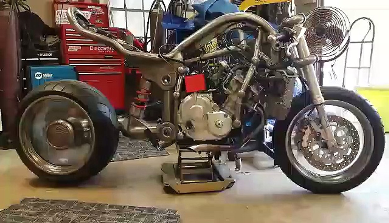 Changer l’empattement de sa moto avec une simple télécommande !
