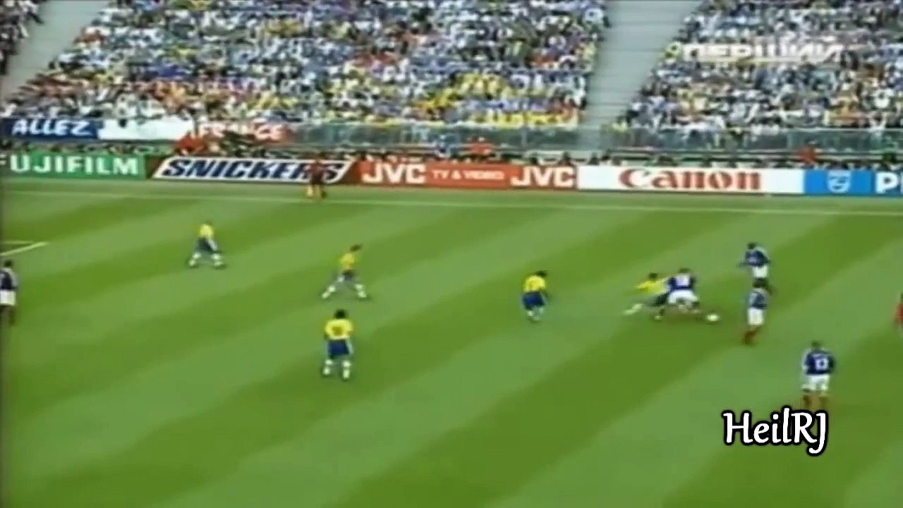 0Zinedine Zidane ● The Most Classical Dribbler Ever