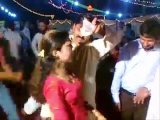 Indian Wedding Mehndi Night - YOUNG GIRL - Dance