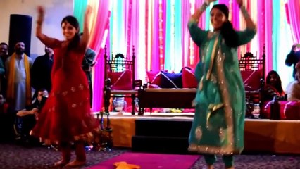 Ooh Lala Ooh Lala Ab Men Jawan Ho Gai - DANCE on Wedding