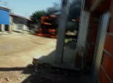 Ônibus é incendiado no bairro Jardim Fluminense