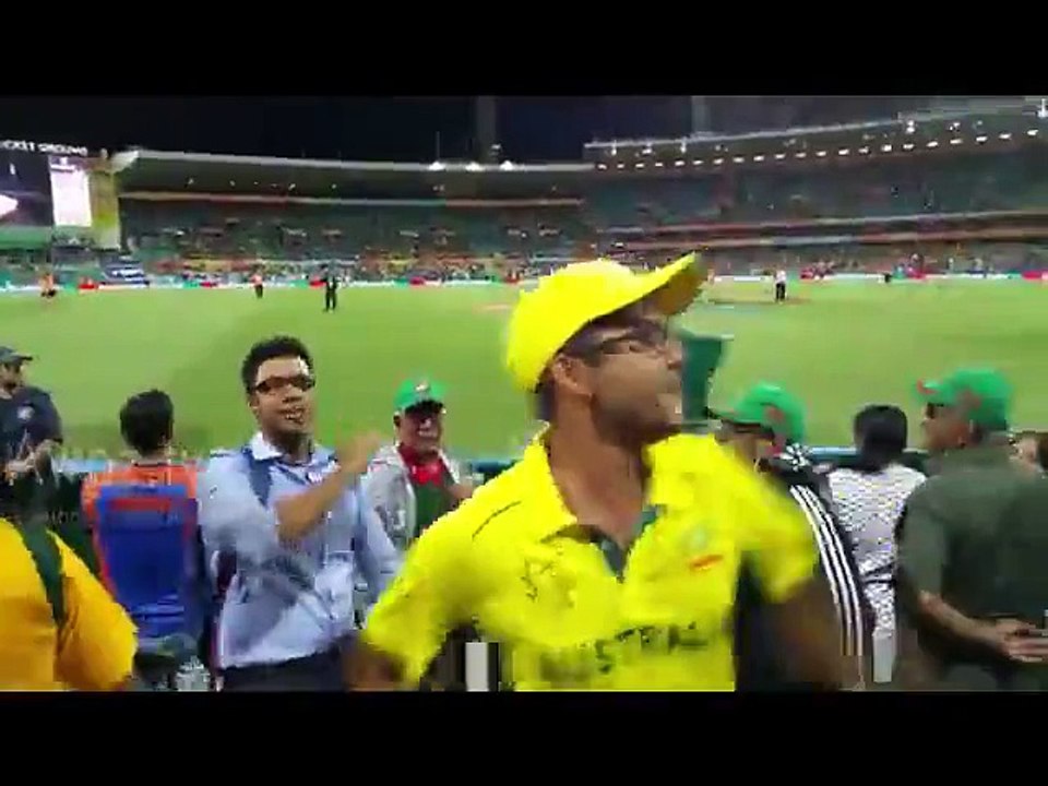 Pakistani Fans cheering for Australia and singing Mauka Mauka for fire crackers