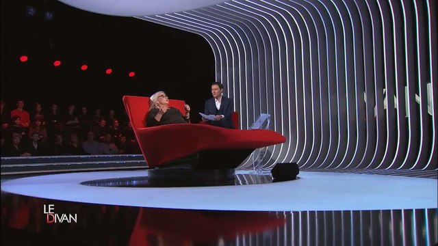 Je me ronge les ongles car ça m'évite l'ulcère à l'estomac - Josiane Balasko dans Le Divan