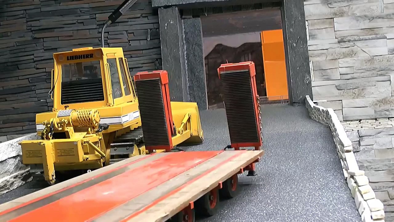 RC BULL DOZER LIEBHERR 741