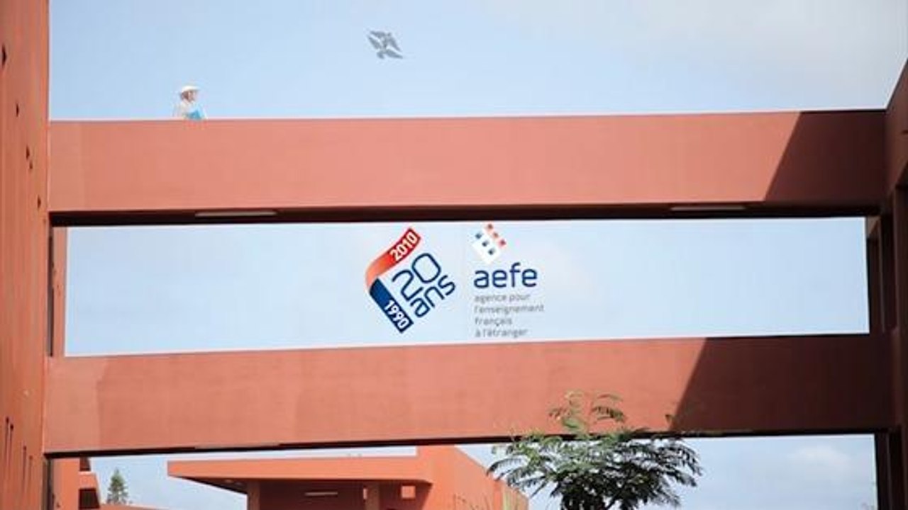 "Première rentrée au lycée Jean Mermoz de Dakar. Sénégal". Clip