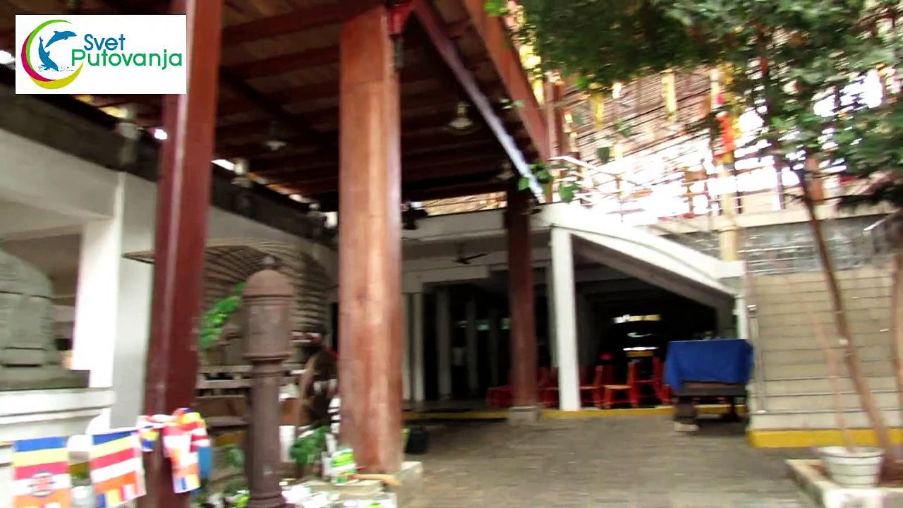Sri Lanka Colombo Gangaramaya temple - backyard
